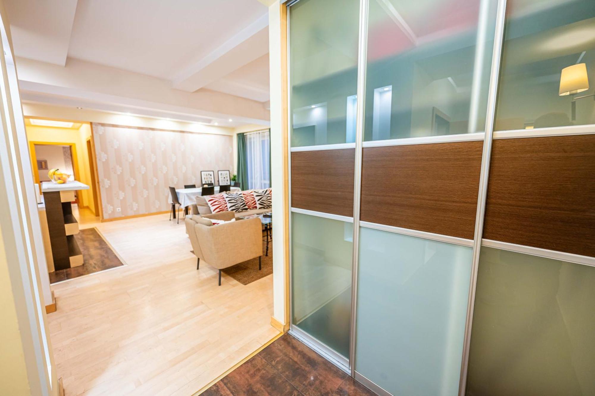 And Specious Two Bedrooms In The Old Town Apartamento