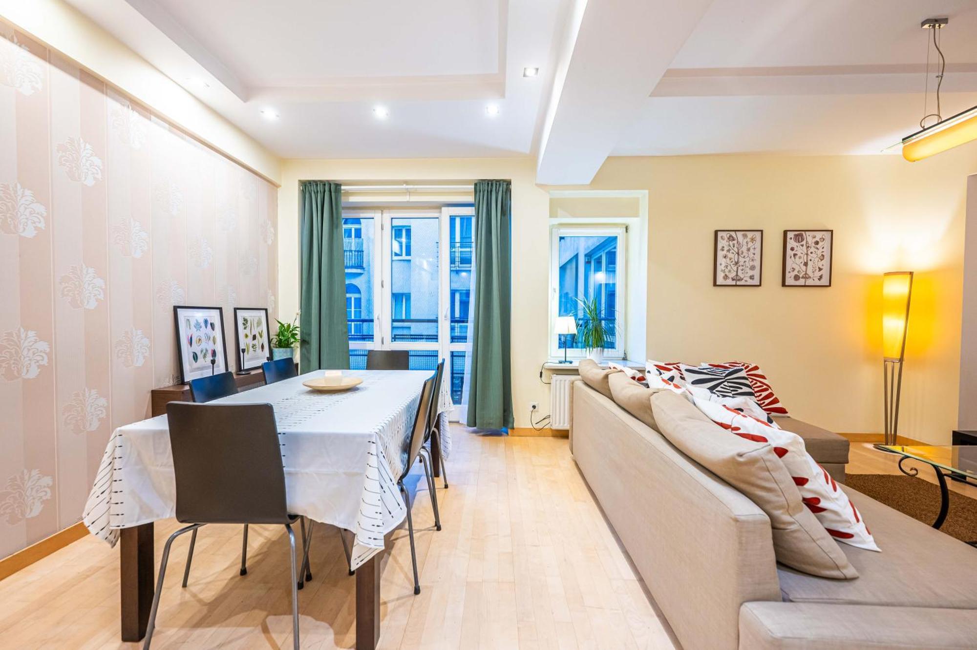 And Specious Two Bedrooms In The Old Town Apartment Krakow